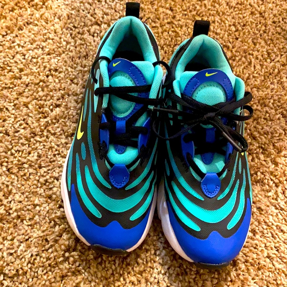 Grade School Nike Air Max Exosense sneakers
